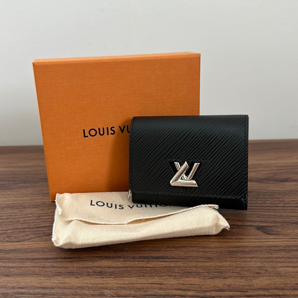 Louis Vuitton LV twist compact wallet black